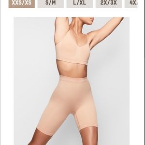 Skims shapewear sculpting short mid thigh XXS-XS